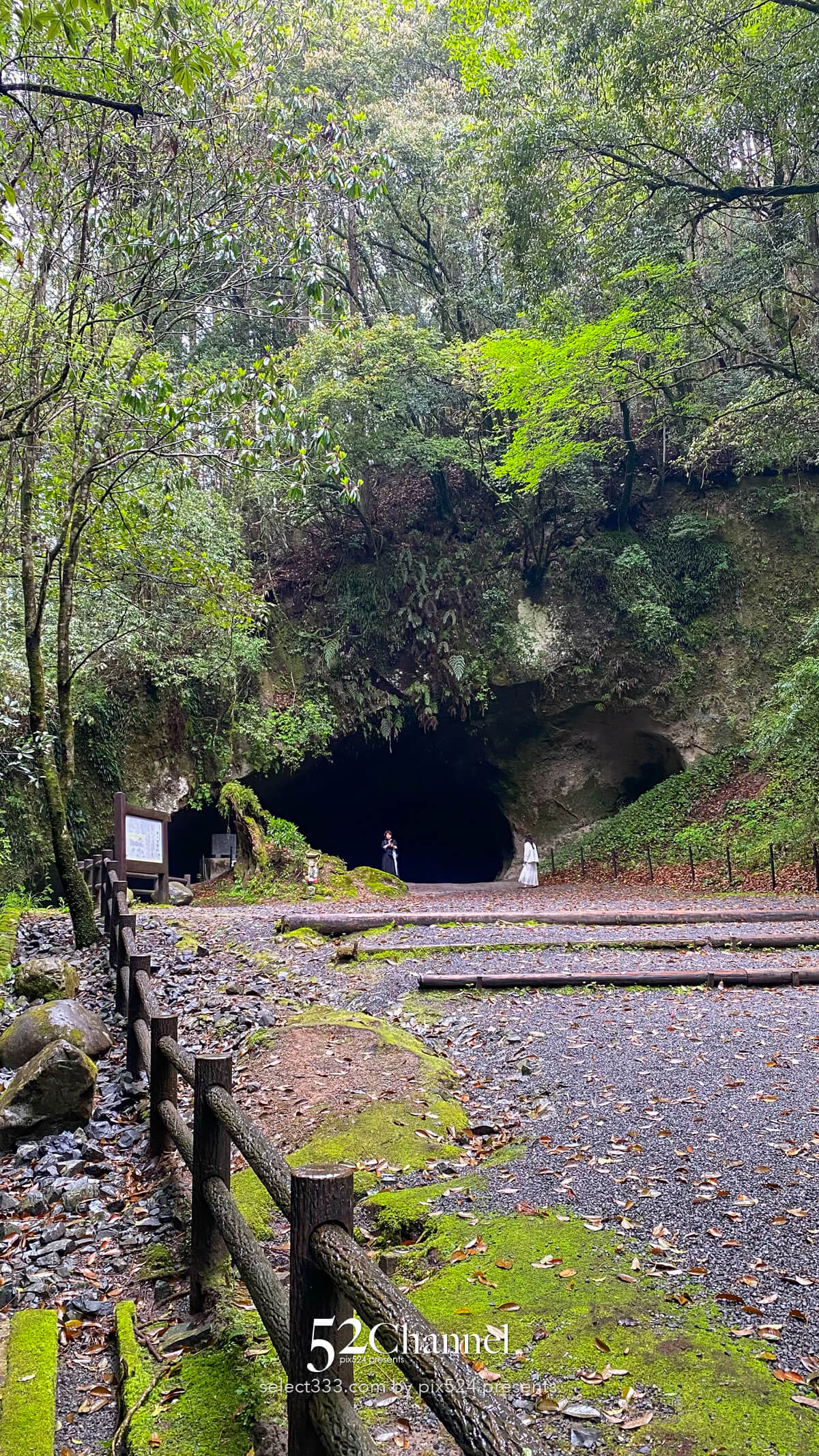 溝ノ口洞穴:象徴的な鳥居と光の差し込む神秘的な絶景スポット!観光と撮影ポイント