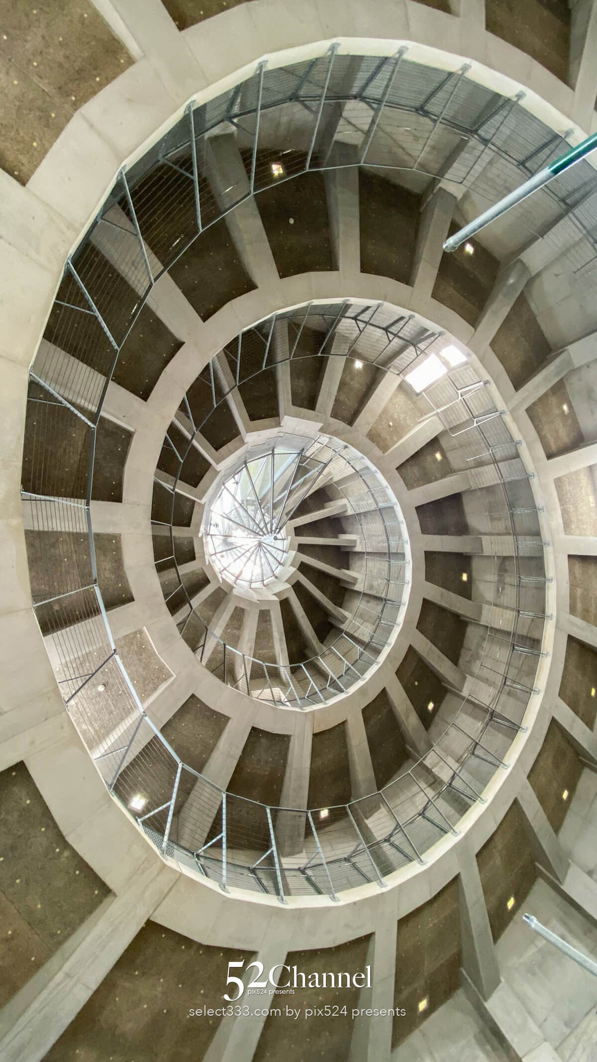 海のピラミッド：三角港に輝く絶景建築の魅力！観光と撮影ポイント！螺旋階段撮影スポット