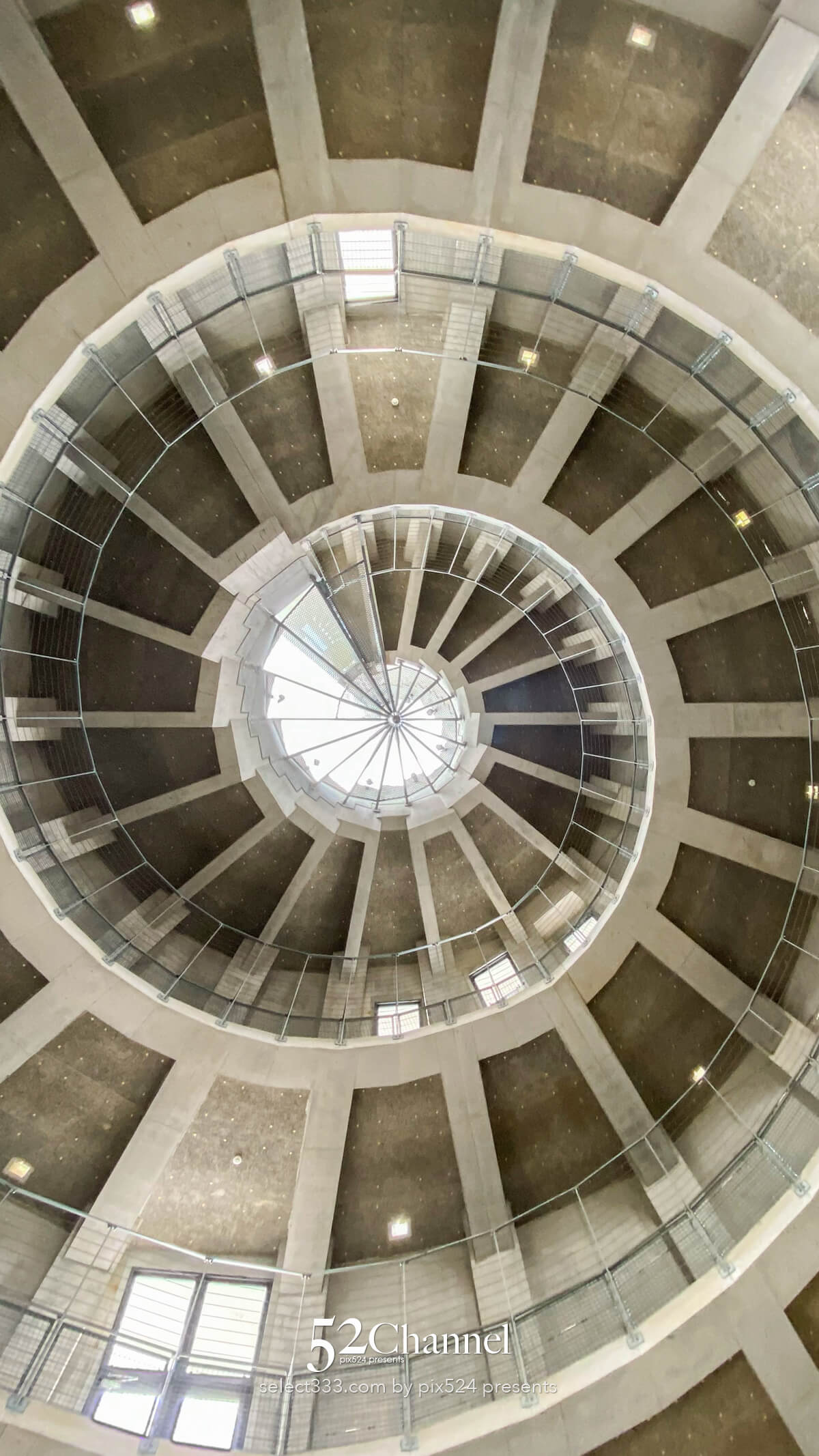 海のピラミッド：三角港に輝く絶景建築の魅力！観光と撮影ポイント！螺旋階段撮影スポット