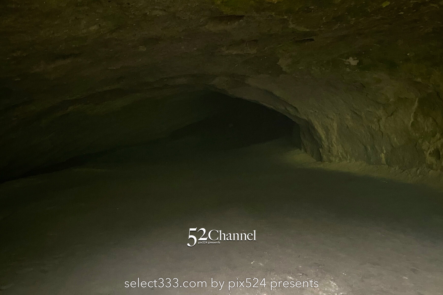 溝ノ口洞穴:象徴的な鳥居と光の差し込む神秘的な絶景スポット!観光と撮影ポイント