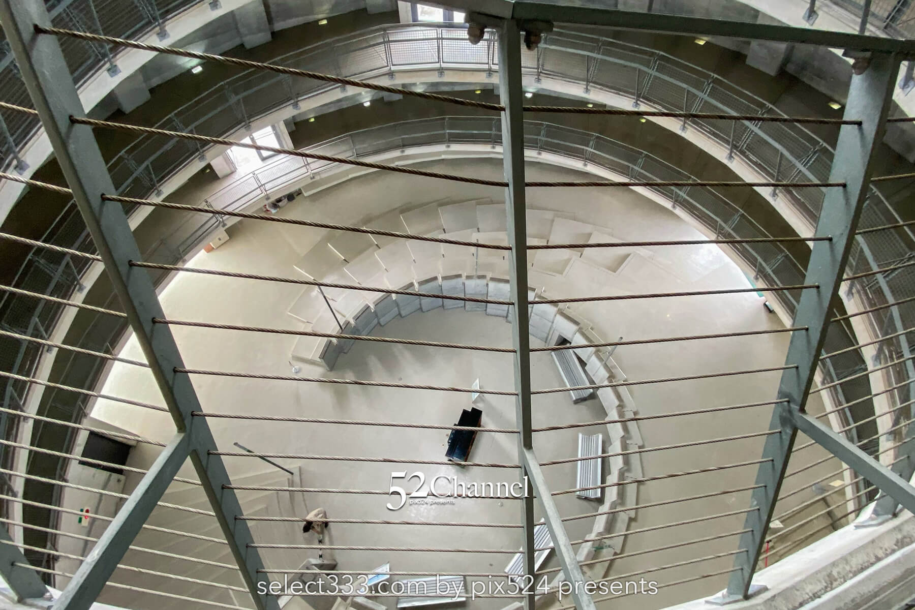 海のピラミッド：三角港に輝く絶景建築の魅力！観光と撮影ポイント！螺旋階段撮影スポット