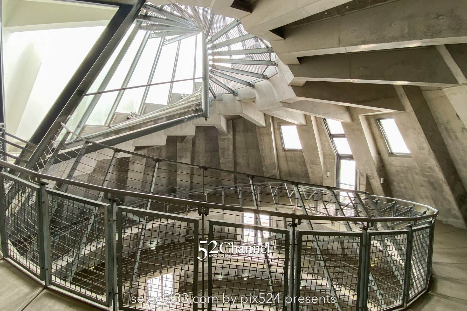 海のピラミッド：三角港に輝く絶景建築の魅力！観光と撮影ポイント！螺旋階段撮影スポット