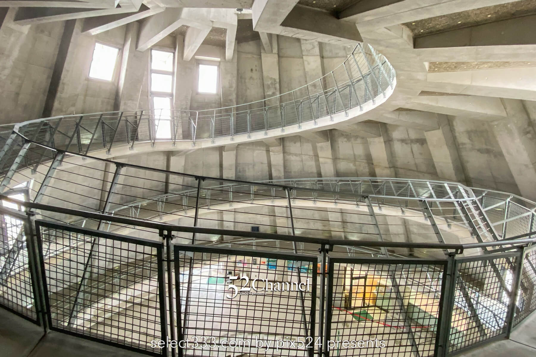 海のピラミッド：三角港に輝く絶景建築の魅力！観光と撮影ポイント！螺旋階段撮影スポット