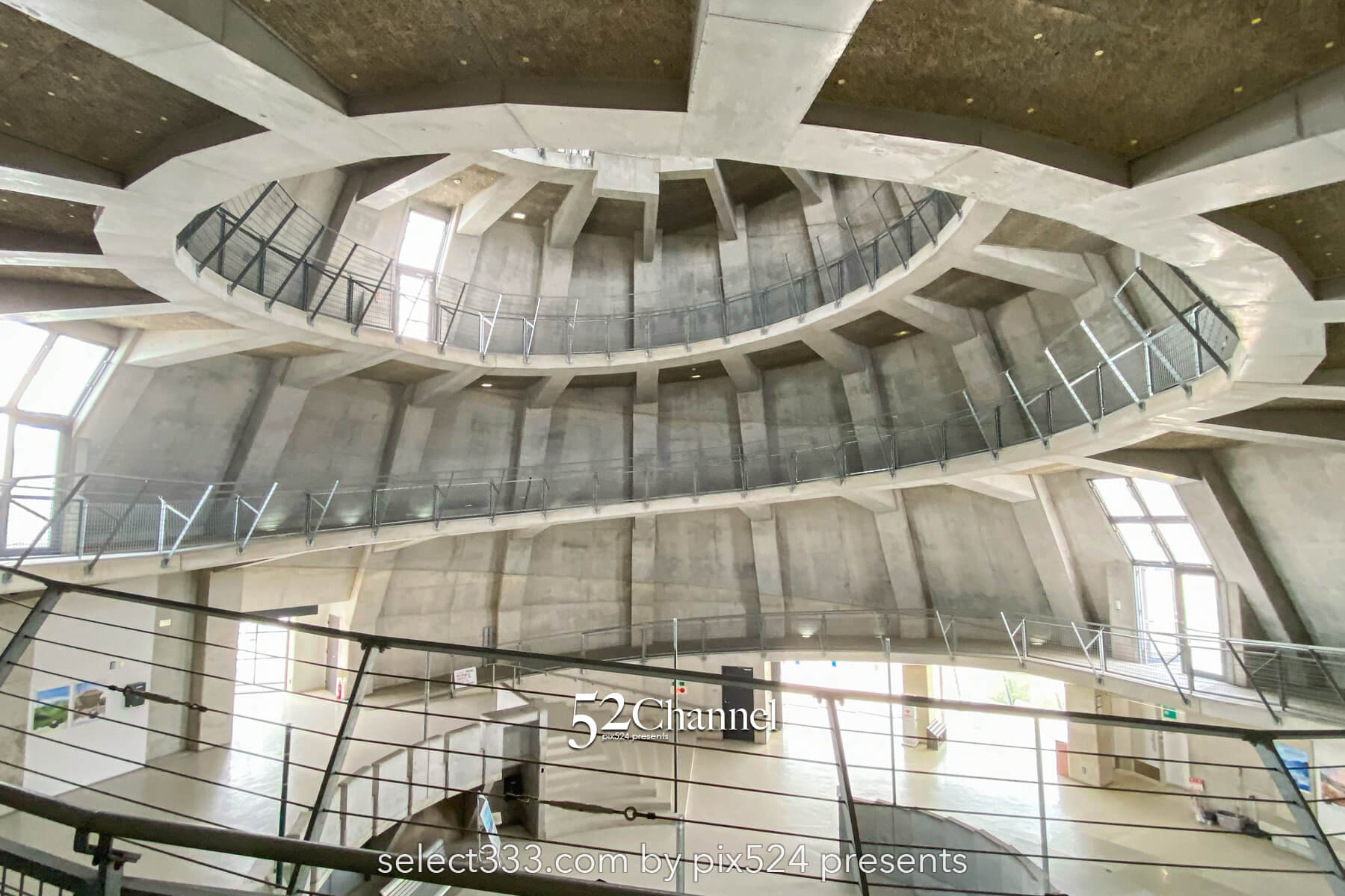 海のピラミッド：三角港に輝く絶景建築の魅力！観光と撮影ポイント！螺旋階段撮影スポット