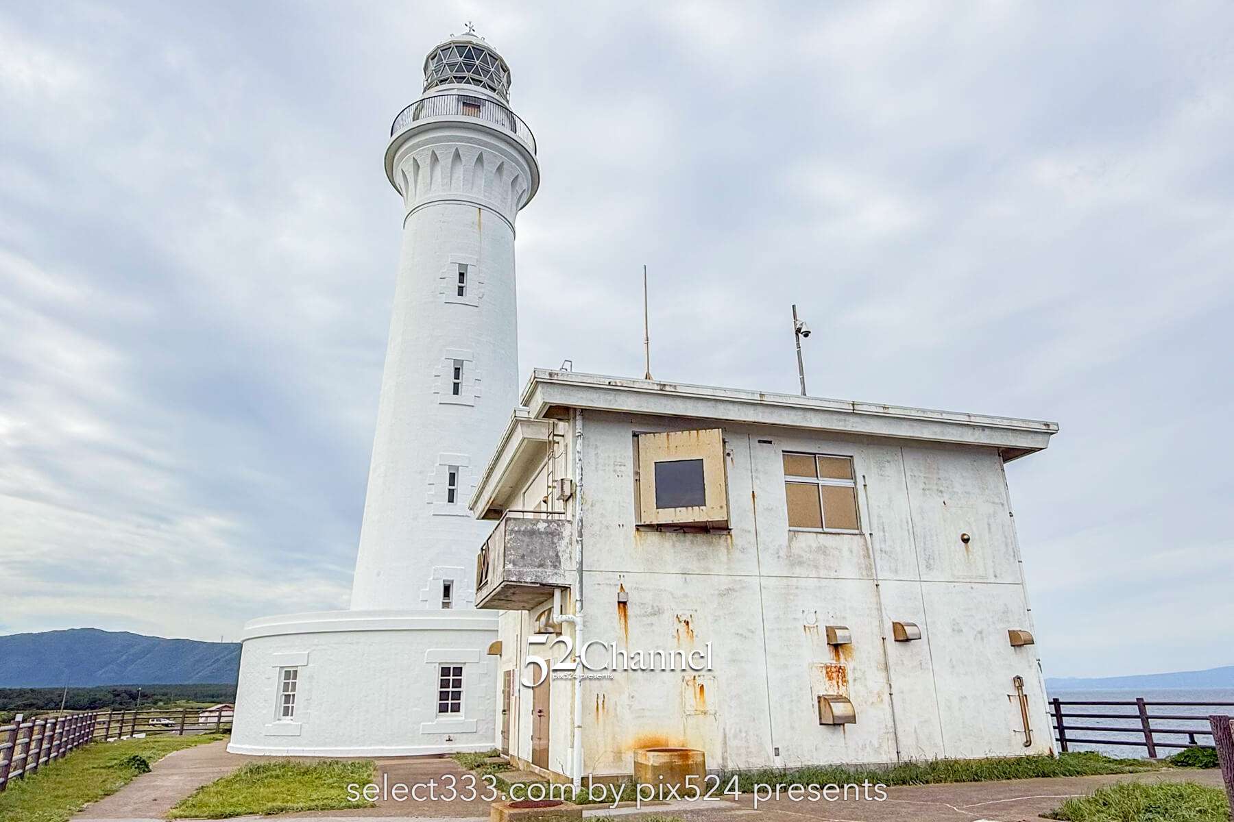 尻屋崎：本州最北東端の秘境感あふれる絶景岬！観光・撮影ポイント！尻屋崎灯台と寒立馬