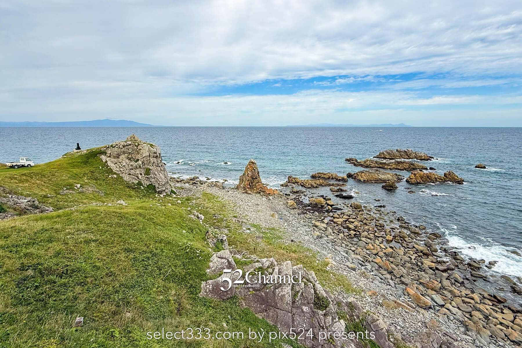 尻屋崎：本州最北東端の秘境感あふれる絶景岬！観光・撮影ポイント！尻屋崎灯台と寒立馬