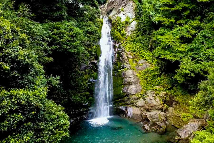 銚子の滝 愛媛県新居浜市の滝！ドローン撮影の風景とアクセス！四国の渓谷の風景