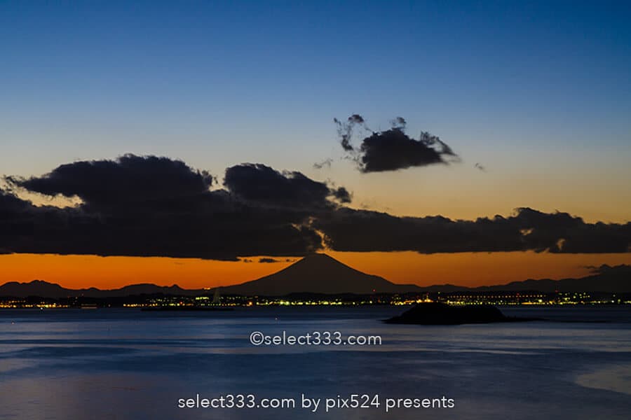 富津岬からの東京湾！明治百年記念展望塔と富士山の見える風景！夕焼け美観の千葉の海岸
