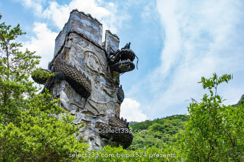 白龍湖の風景〜透明度抜群！翡翠色の美しい池〜神秘的エリア！魅力のフォトスポット