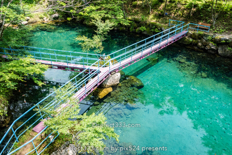白龍湖の風景〜透明度抜群！翡翠色の美しい池〜神秘的エリア！魅力のフォトスポット