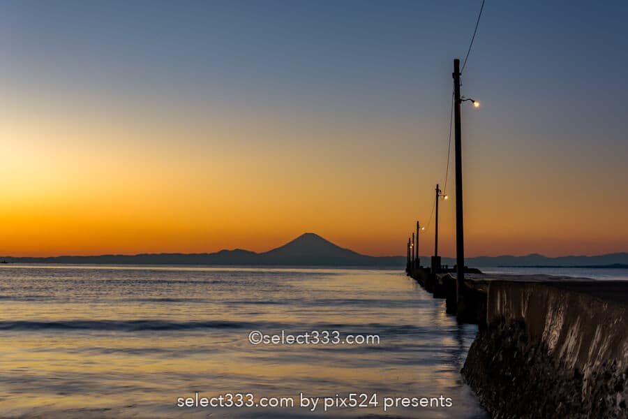 原岡桟橋の夕焼けと薄明の撮影!海に伸びる桟橋と富士山の風景!人気夕陽スポット原岡海岸