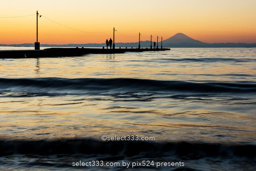 原岡桟橋の夕焼けと薄明の撮影!海に伸びる桟橋と富士山の風景!人気夕陽スポット原岡海岸