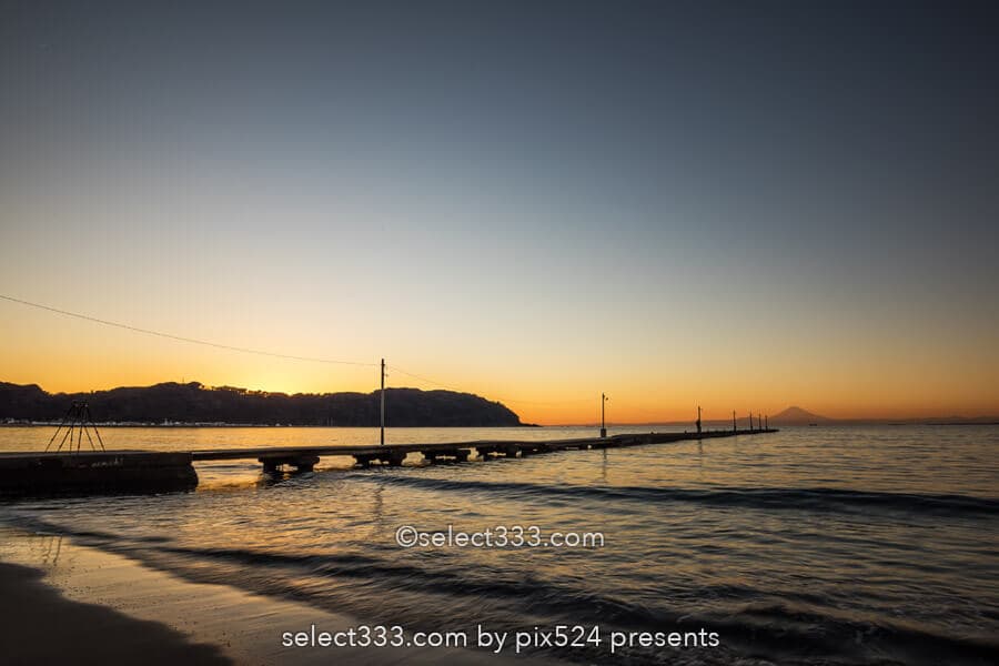 原岡桟橋の夕焼けと薄明の撮影!海に伸びる桟橋と富士山の風景!人気夕陽スポット原岡海岸