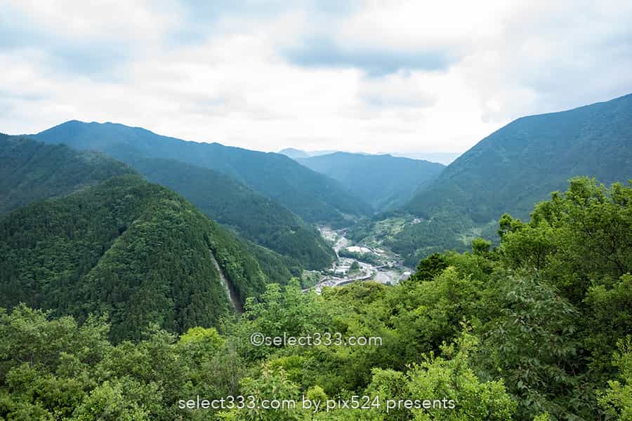 木沢風車:那賀町木沢地区を見下ろすノスタルジックな木製風車!徳島県の山風景