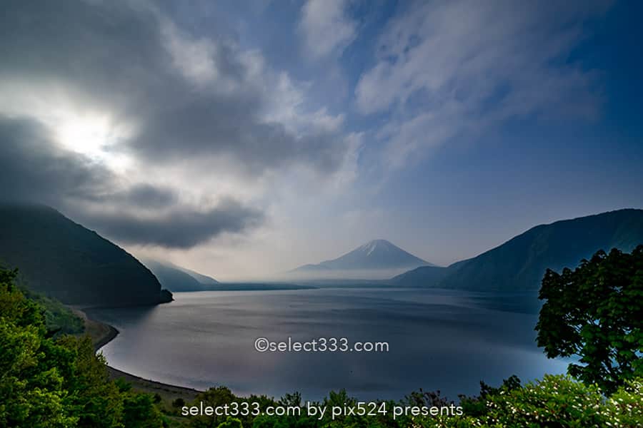 本栖湖の富士山！朝焼けや天の川が美しい本栖湖と富士山の風景！富士五湖の風景