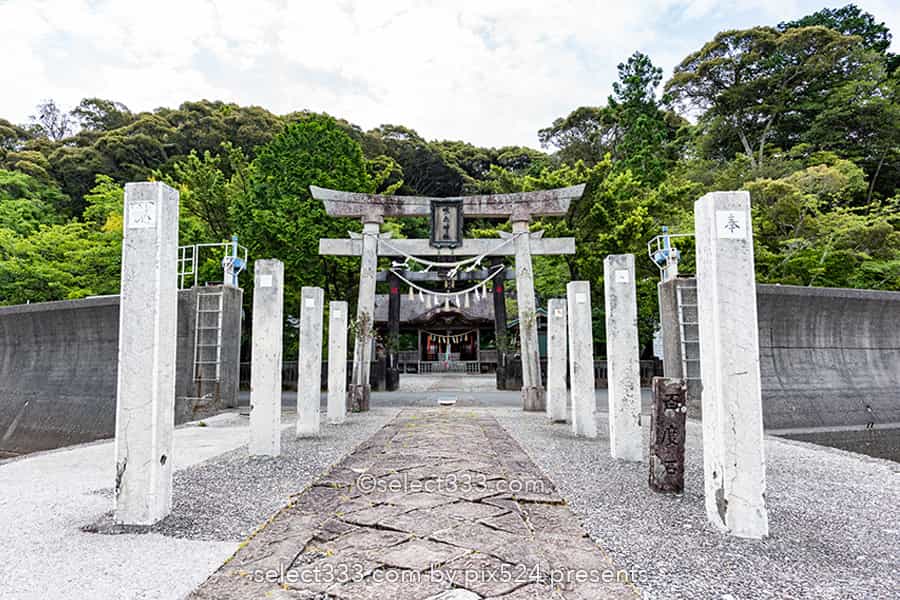 鳴無神社の風景：海からの参道と絶景鳥居！縁結びに御利益ある社！須崎市のパワースポット
