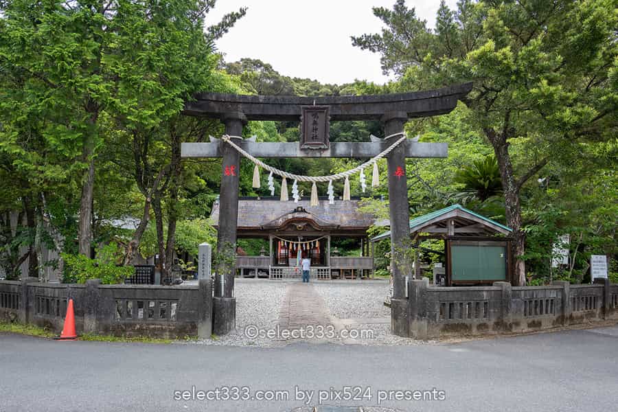 鳴無神社の風景：海からの参道と絶景鳥居！縁結びに御利益ある社！須崎市のパワースポット