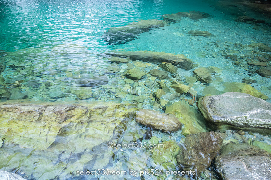 安居渓谷の風景と水晶淵！仁淀ブルーの安居川のほとりを散策！高知県の景勝地