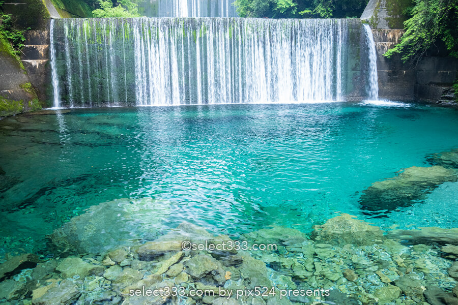 安居渓谷の風景と水晶淵！仁淀ブルーの安居川のほとりを散策！高知県の景勝地