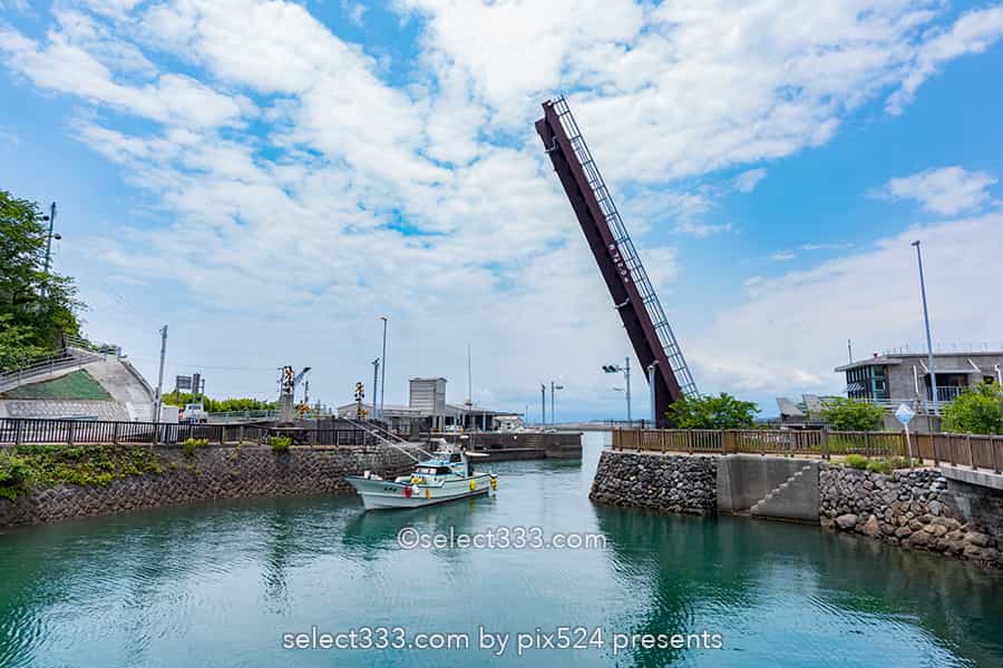 手結港可動橋：迫力ある動く橋！高知県香南市の跳ね橋がある風景！いつ開閉する？