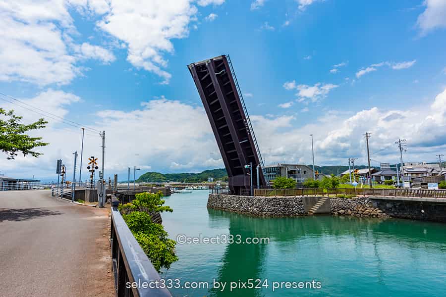手結港可動橋：迫力ある動く橋！高知県香南市の跳ね橋がある風景！いつ開閉する？