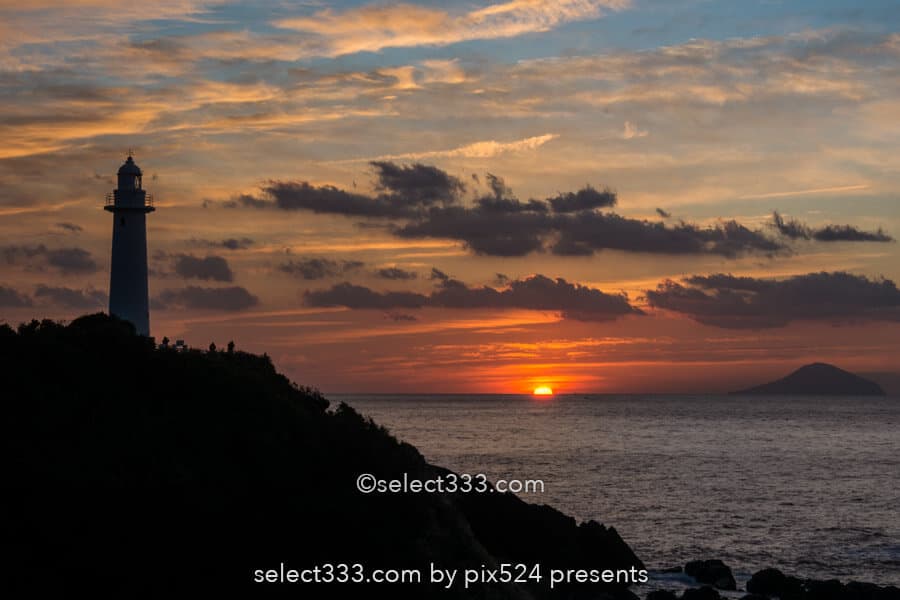 爪木崎で朝日と星空撮影!爪木崎灯台と撮るだるま朝日と満天の星!伊豆半島下田の景勝地