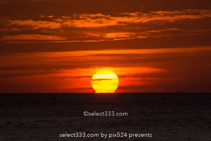 爪木崎で朝日と星空撮影!爪木崎灯台と撮るだるま朝日と満天の星!伊豆半島下田の景勝地