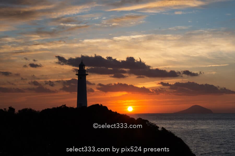 爪木崎で朝日と星空撮影!爪木崎灯台と撮るだるま朝日と満天の星!伊豆半島下田の景勝地