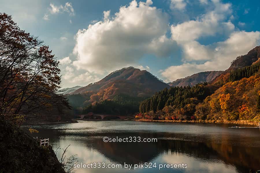 碓氷湖の秋の風景！夕焼け空が美しい安中の紅葉撮影スポット！群馬県の紅葉撮影地