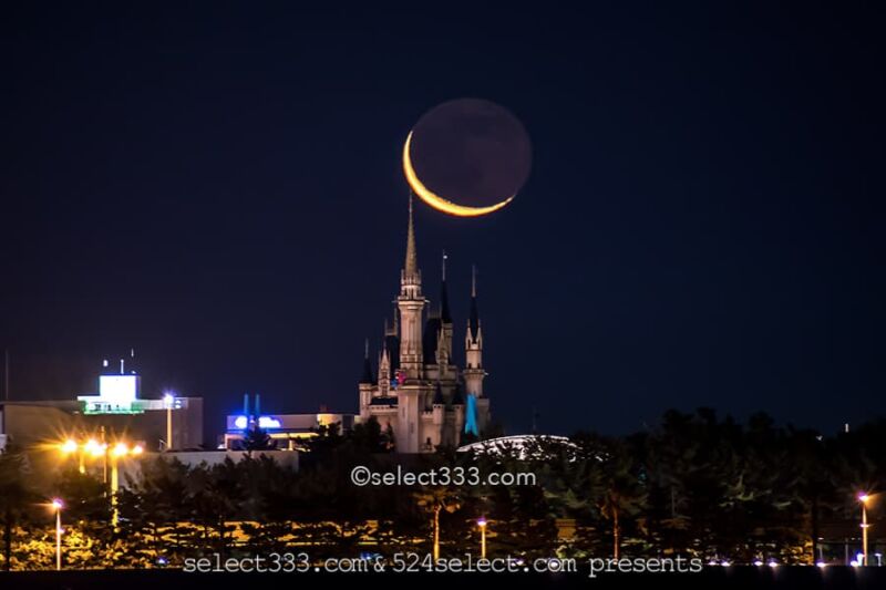 地球照の撮影!地球の光が月に届く幻想的な細い月の撮り方は?月蝕のような月の姿