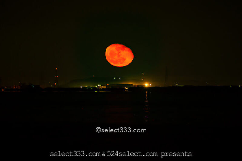 赤い月・オレンジの月・黄色い月いつ見える？色濃い月の撮影方法！刻々と変化する月の色