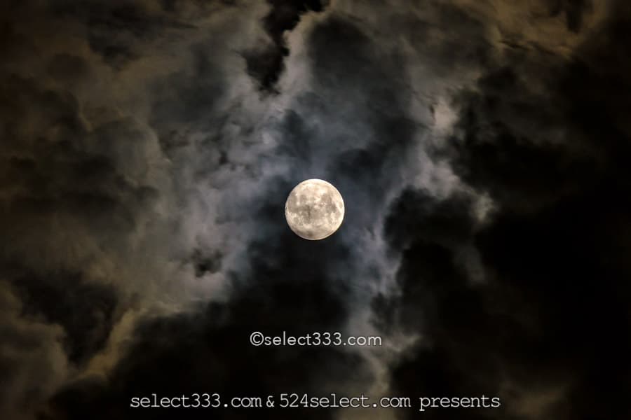 月の撮影方法【月のアップ撮影】月のクレーターを綺麗に写すには？雲を入れた構図