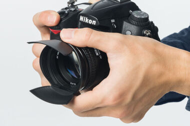 これはアイデア！フード一体型カメラレンズキャップが秀逸！サンワサプライのワンタッチフード