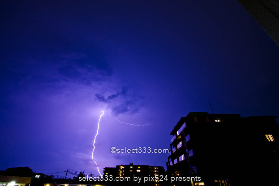 雷の撮影方法は?雷雨が迫る前に自動処理で安全にカミナリ撮影!車内や屋内で撮る気象現象