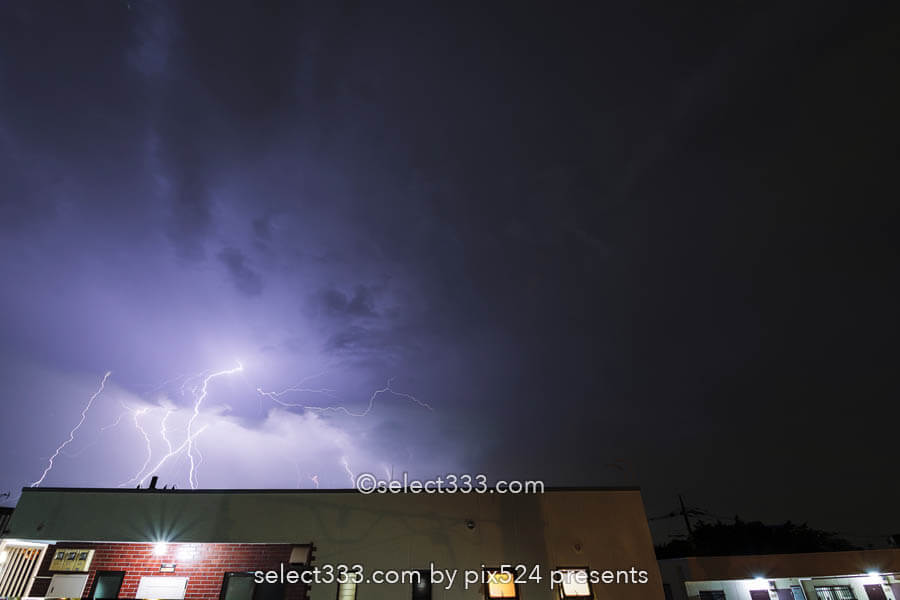 雷の撮影方法は？雷雨が迫る前に自動処理で安全にカミナリ撮影！車内や屋内で撮る気象現象