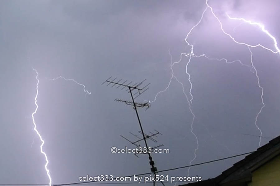 雷の撮影方法は?雷雨が迫る前に自動処理で安全にカミナリ撮影!車内や屋内で撮る気象現象